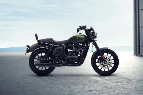Yezdi Roadster Dark Hunter Green image